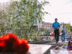 В Якутске возложили цветы к памятнику Пушкину