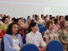 В Якутии повысят зарплаты социальным работникам