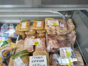 Обзор цен на рассаду, фрукты, овощи, мясо, рыбу на Крестьянском рынке Якутска