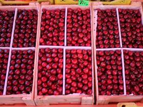 Обзор цен на рассаду, фрукты, овощи, мясо, рыбу на Крестьянском рынке Якутска