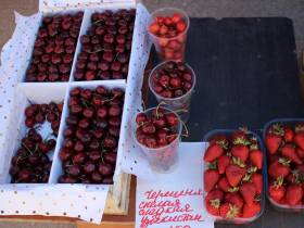 Обзор цен на рассаду, фрукты, овощи, мясо, рыбу на Крестьянском рынке Якутска