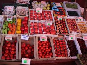 Обзор цен на рассаду, фрукты, овощи, мясо, рыбу на Крестьянском рынке Якутска