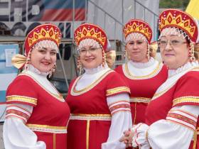 Победители фестиваля казачьих и ямщицких песен выступили в День России в Якутске