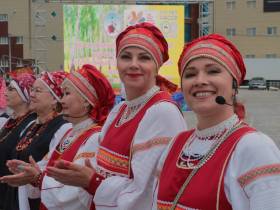 Победители фестиваля казачьих и ямщицких песен выступили в День России в Якутске