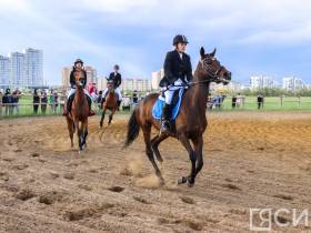 На городском ипподроме стартовал «Смотр верховой езды среди конных клубов Якутии»