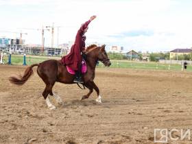 На городском ипподроме стартовал «Смотр верховой езды среди конных клубов Якутии»