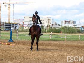 На городском ипподроме стартовал «Смотр верховой езды среди конных клубов Якутии»