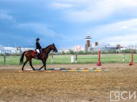 На городском ипподроме стартовал «Смотр верховой езды среди конных клубов Якутии»