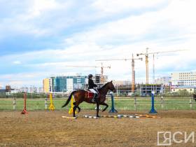 На городском ипподроме стартовал «Смотр верховой езды среди конных клубов Якутии»
