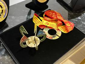 Победители чемпионата мира по мас-рестлингу в Якутске получат эксклюзивный комплект - медаль и кубок