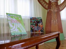 В Верхневилюйске презентовали книги с детскими рисунками по мотивам Олонхо
