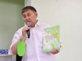 В Верхневилюйске презентовали книги с детскими рисунками по мотивам Олонхо