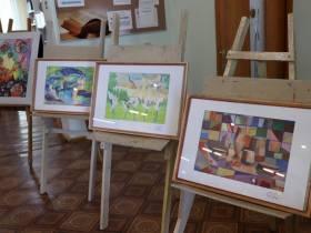 В Верхневилюйске презентовали книги с детскими рисунками по мотивам Олонхо