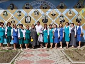 В Верхневилюйске презентовали книги с детскими рисунками по мотивам Олонхо