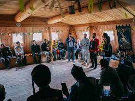 Глава Якутии встретился с участниками фестиваля «Встреча шедевров ЮНЕСКО на земле Олонхо»