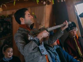 Глава Якутии встретился с участниками фестиваля «Встреча шедевров ЮНЕСКО на земле Олонхо»