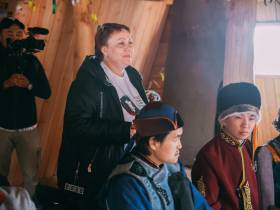 Глава Якутии встретился с участниками фестиваля «Встреча шедевров ЮНЕСКО на земле Олонхо»