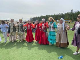 До глубокой ночи конкурсанты запевали осуохай на Ысыахе Олонхо в Якутии