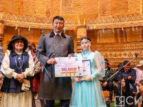 В Якутии лучший исполнитель олонхо получил 700 тысяч рублей
