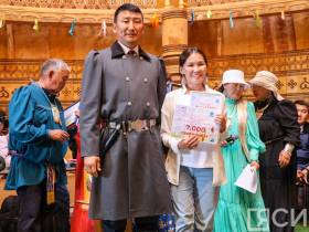 В Якутии лучший исполнитель олонхо получил 700 тысяч рублей