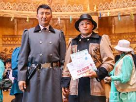 В Якутии лучший исполнитель олонхо получил 700 тысяч рублей