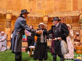 В Якутии лучший исполнитель олонхо получил 700 тысяч рублей