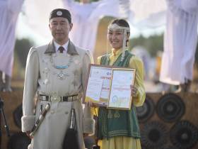 В Якутии лучший исполнитель олонхо получил 700 тысяч рублей