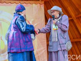 Валериана Никифорова завоевала Гран-при конкурса национальных костюмов на Ысыахе Олонхо