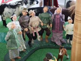 Выставка костюмов народов России открылась в Якутске