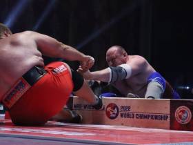 Чемпионат мира по мас-рестлингу в Якутии. Тяжёлые весовые категории остались за российской сборной