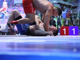 Две сломанные палки: самую зрелищную схватку чемпионата мира показал Дмитрий Попов из Якутии