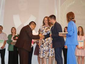 Лучшие ученики Ленского района Якутии получили денежные премии