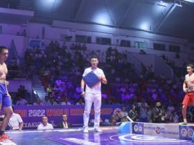 Якутский мадьыны Дмитрий Саввин впервые стал чемпионом мира по мас-рестлингу