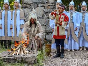 На Ленских столбах в Якутии зажгли огонь VII летних Игр "Дети Азии"