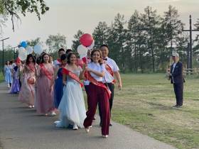 Праздник выпускников в Нюрбе собрал более 150 детей и родителей