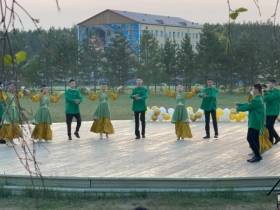 Праздник выпускников в Нюрбе собрал более 150 детей и родителей