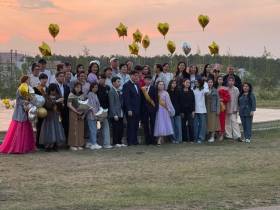 Праздник выпускников в Нюрбе собрал более 150 детей и родителей