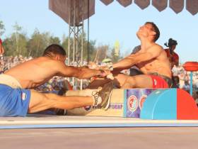 Алексей Уваровский и Айсен Ботуев лидируют по итогам первого дня Игр Дыгына