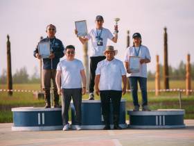 Победителем скачек на приз главы Якутии стал скакун Крит