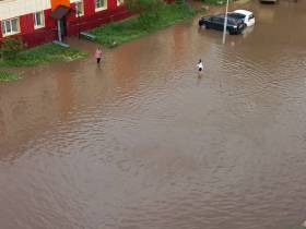 В Ленске устраняют последствия сильного ливня