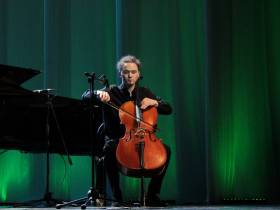 Более 1000 молодых исполнителей участвуют в конкурсе «Розовая чайка» в Якутске