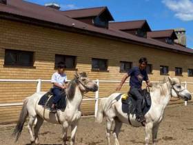 К конному походу Дугуйдана Винокурова из Оймякона в Москву присоединился его 9-летний сын