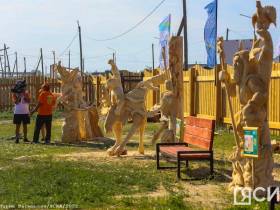 Выставка деревянных скульптур «Колыбель Олонхо» открылась в Усть-Алданском улусе