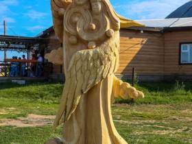 Выставка деревянных скульптур «Колыбель Олонхо» открылась в Усть-Алданском улусе