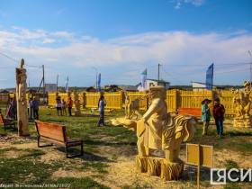 Выставка деревянных скульптур «Колыбель Олонхо» открылась в Усть-Алданском улусе