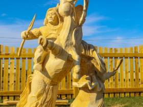 Выставка деревянных скульптур «Колыбель Олонхо» открылась в Усть-Алданском улусе