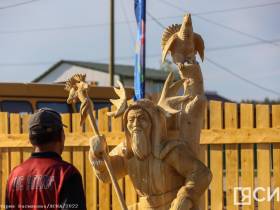Выставка деревянных скульптур «Колыбель Олонхо» открылась в Усть-Алданском улусе