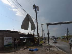 Ураганный ветер обрушился на село Борогонцы. Есть повреждения и пострадавшие