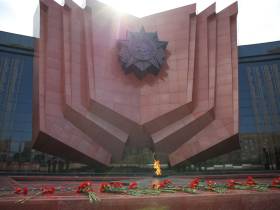 Глава Якутии сегодня работает в Хабаровске