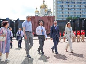 Глава Якутии сегодня работает в Хабаровске